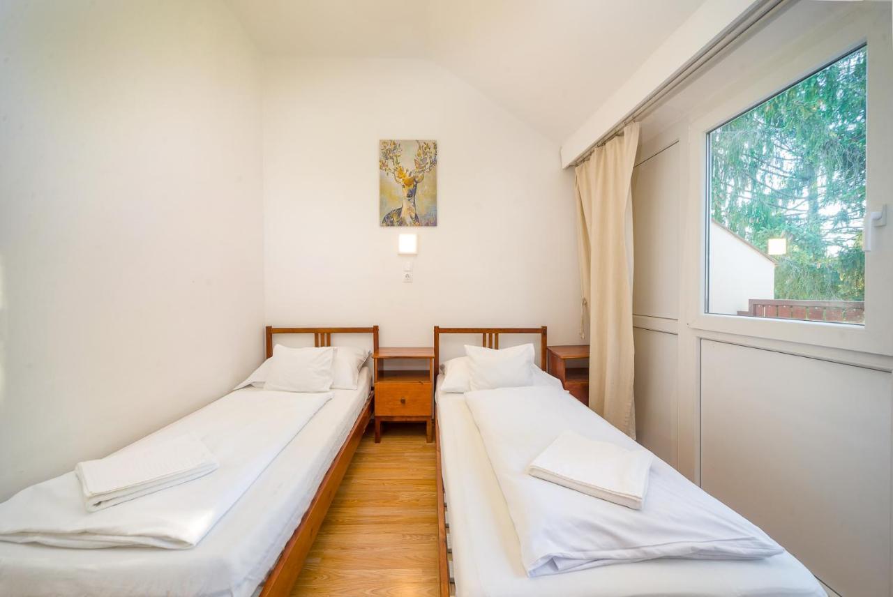 Lipicai Hotel Es Etterem Сильвашварад Экстерьер фото
