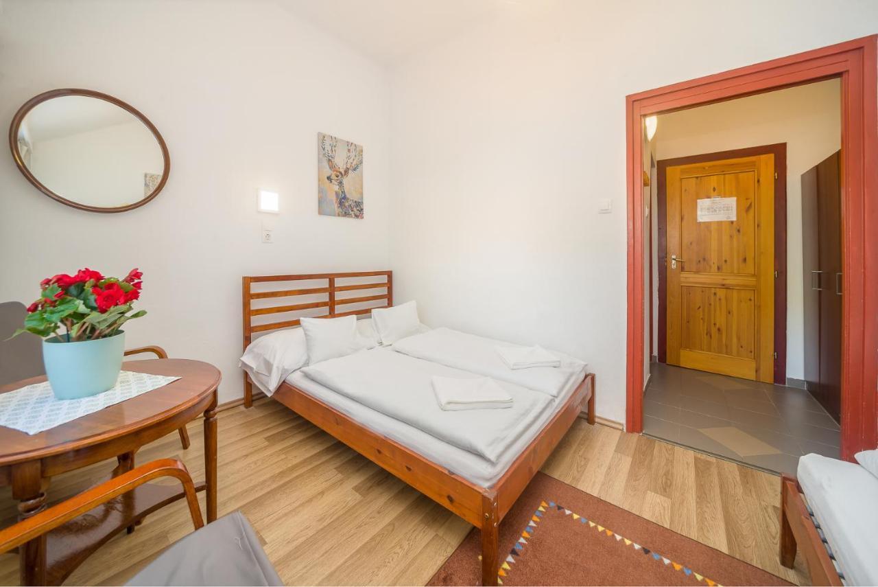 Lipicai Hotel Es Etterem Сильвашварад Экстерьер фото