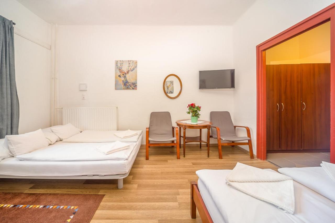 Lipicai Hotel Es Etterem Сильвашварад Экстерьер фото